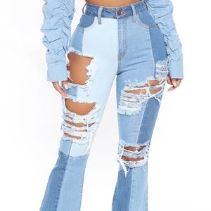 DISTRESSED JEANS